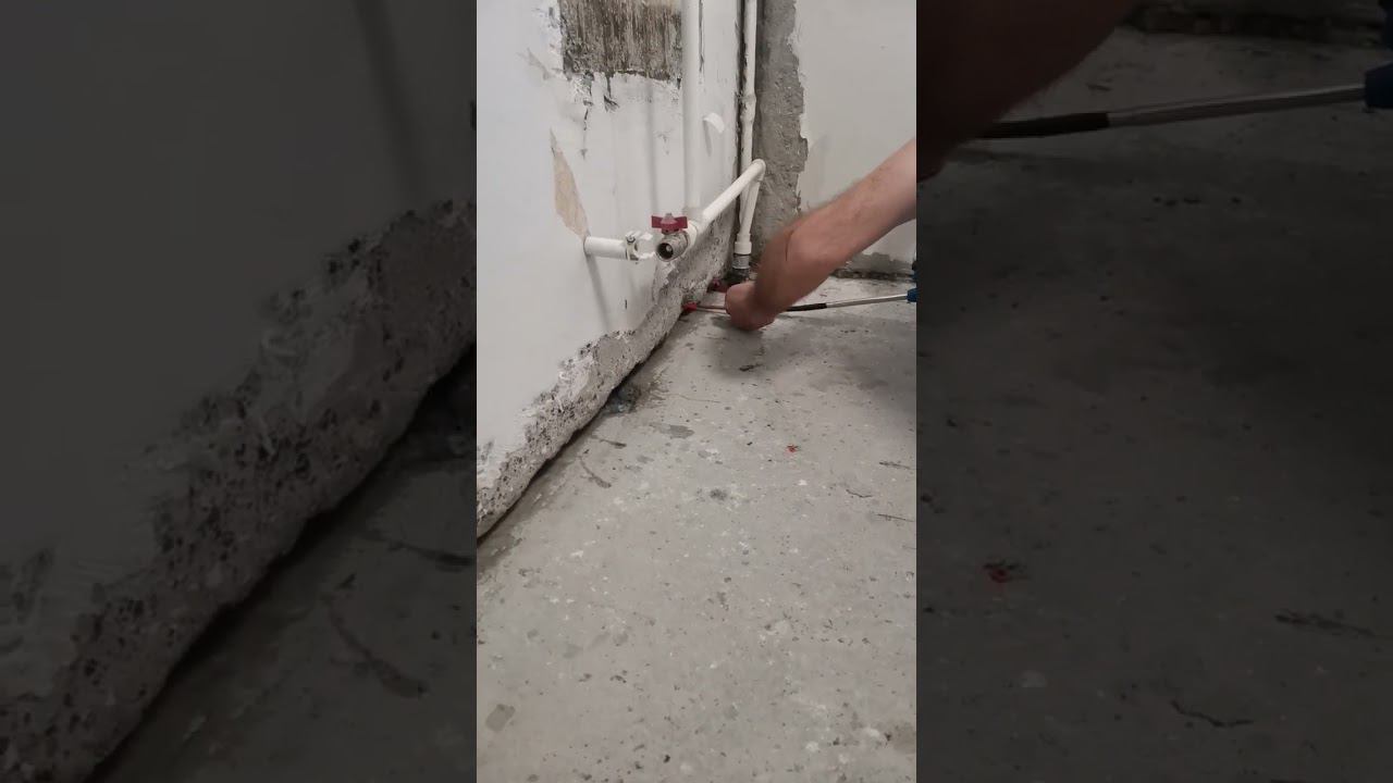 Лайфхак для ремонта. Запенивание узких мест.