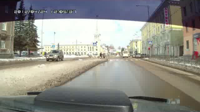 В Ангарске на пешеходном переходе иномарка сбила пожилую пару 