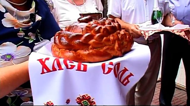 Встреча молодоженов в банкетном зале