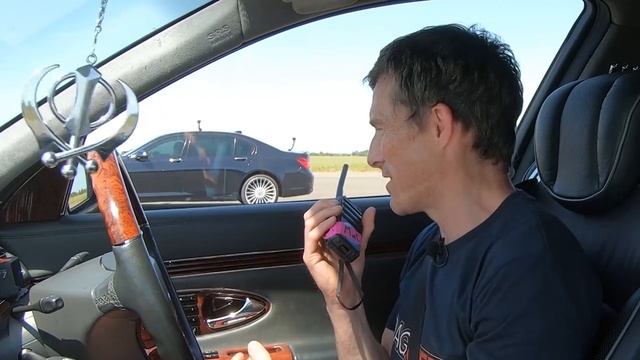 BMW 760Li против Maybach: ГОНКА люксовых V12
