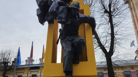 Памятник в честь 375-летия пожарной охраны 26 04 2024 г