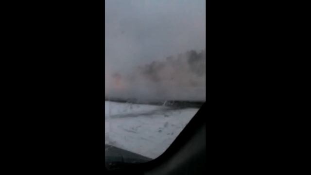 Композитный асфальт "снег-грязь" укладывают на дороги Сахалина
