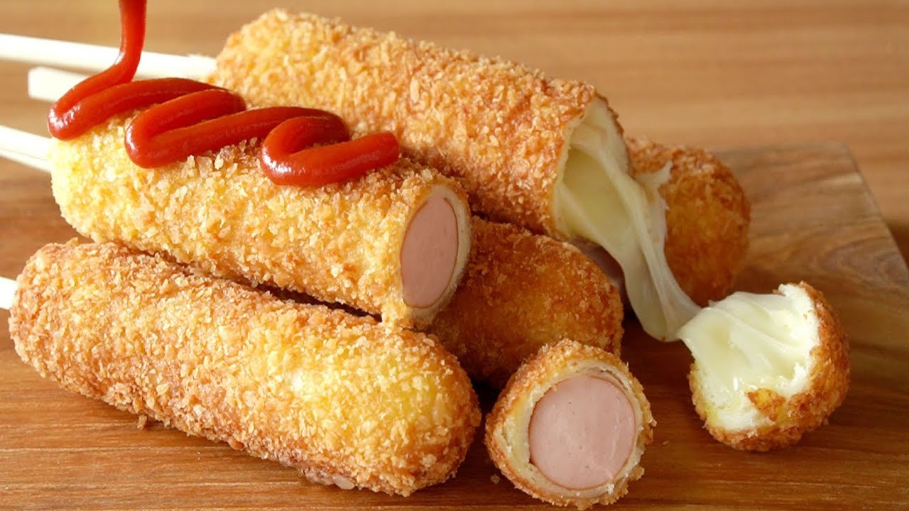 Сырный корн-дог. Хот-дог / Cheese corn dog. Hot dog. Корейская уличная еда.