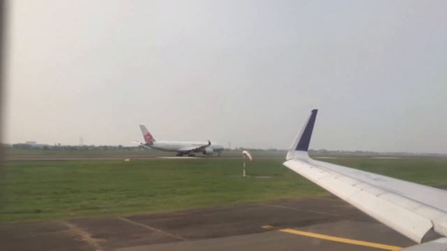 BUSINESS CLASS BATIK AIR! ID6742 Jakarta - Manado + Review Lounge Batik!