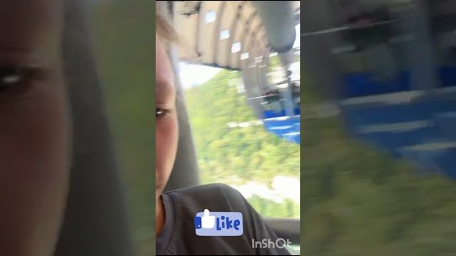 она боится прыгать.