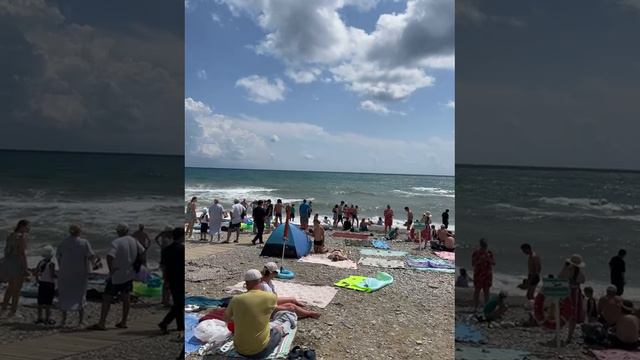 Архипо-Осиповка 23 июля 2024 года ⛅ обстановка на пляже в 15:00 🏖️ Видео: Яна