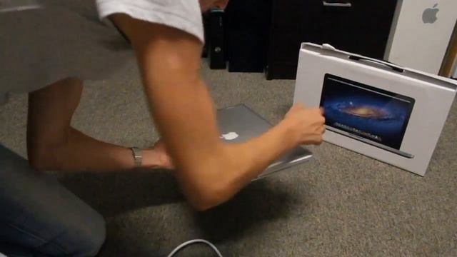 MacBook Pro 15" Unboxing (Late 2011)