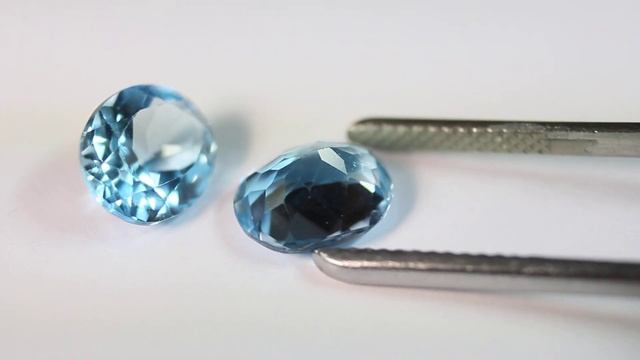 Топазы 609  591 карат натуральные  природные Бразилия