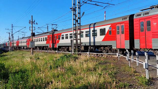ШОК! Электропоезд ЭТ2М сделал невероятную посадку на железнодорожный переезд в Колпино! 😱🚆