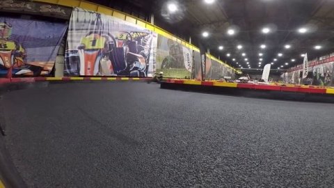 На мотарде kayo по картинговой трассе