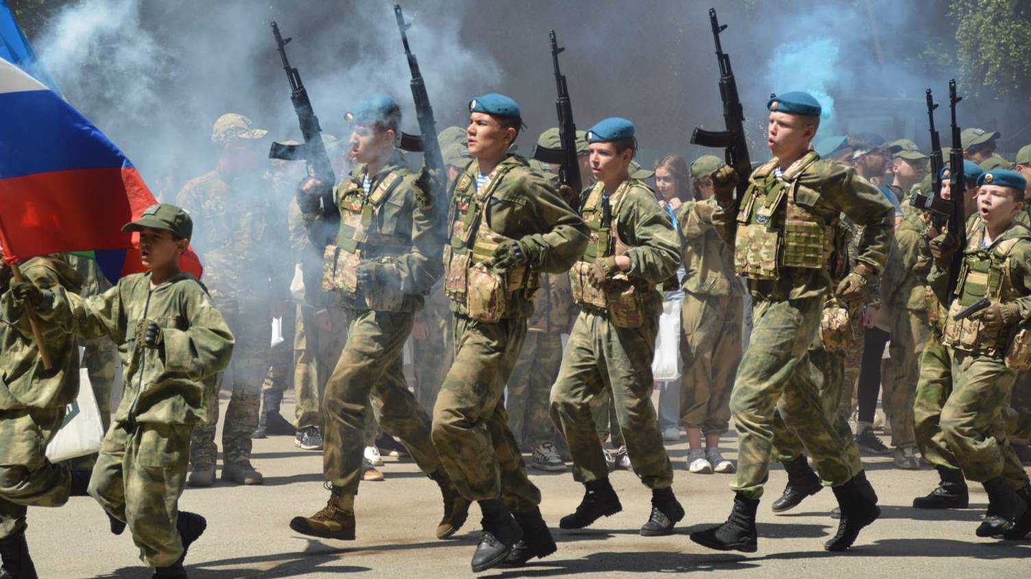 Казанские кадеты поздравляют с Днем ВДВ