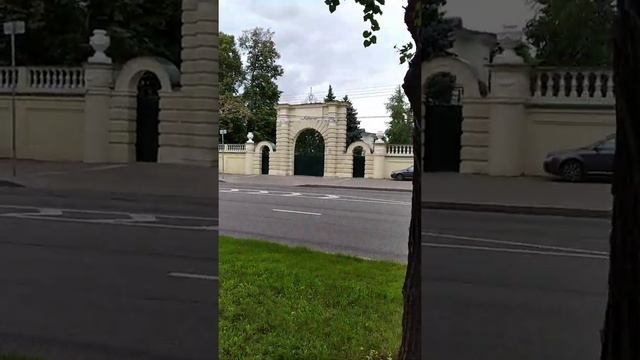 Кто живет на даче Хрущева на Воробьевых горах?