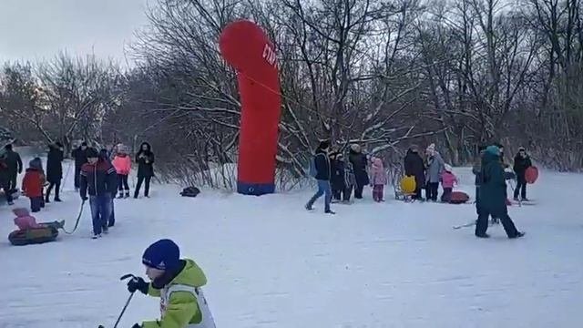 Рождественский фан-ран – забег «Дедов Морозов» на лыжах в Дёме
