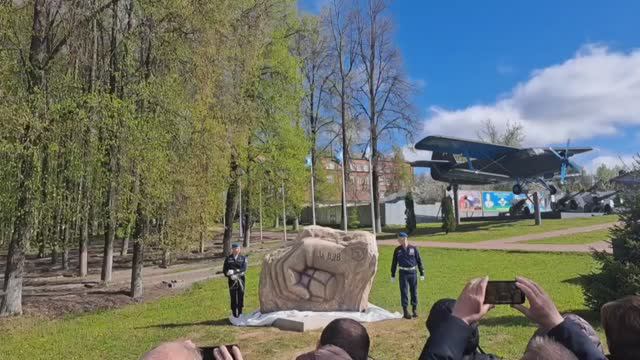 городе Иваново в сквере десантников открыли памятник войнам десантникам погибшим на сво.