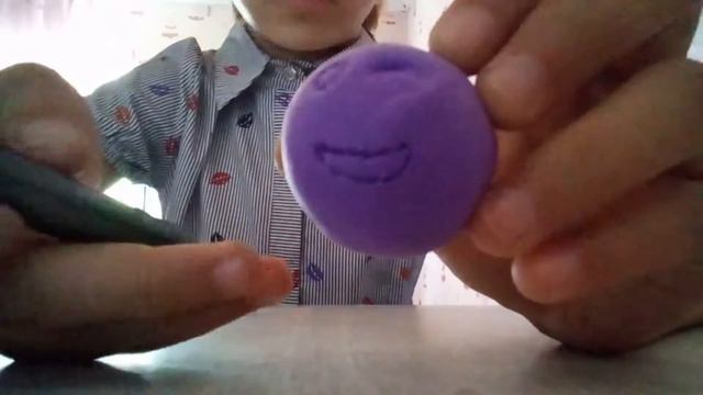 Попрыгунчик-смайлик из пластилина простым способом