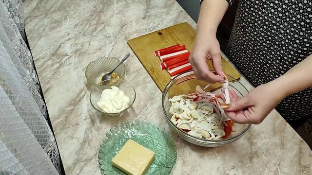 Салат с морковью по корейски и крабовыми палочками