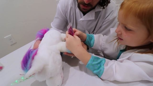 PET CLINIC ROUTINE! Doctor Adley and Dad take care of moms new unicorn with Rainglow Unicorn Vet Se