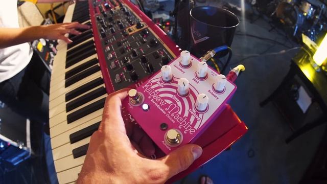 Lisa experiments with EarthQuaker Devices's Rainbow Machine