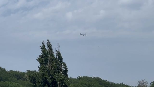 Самолет заходит на посадку в аэропорт Ставрополь.