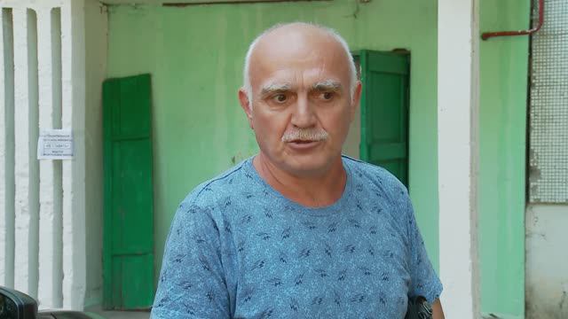 Тюменские специалисты обновляют кровлю крыши многоэтажного дома в Суходольске