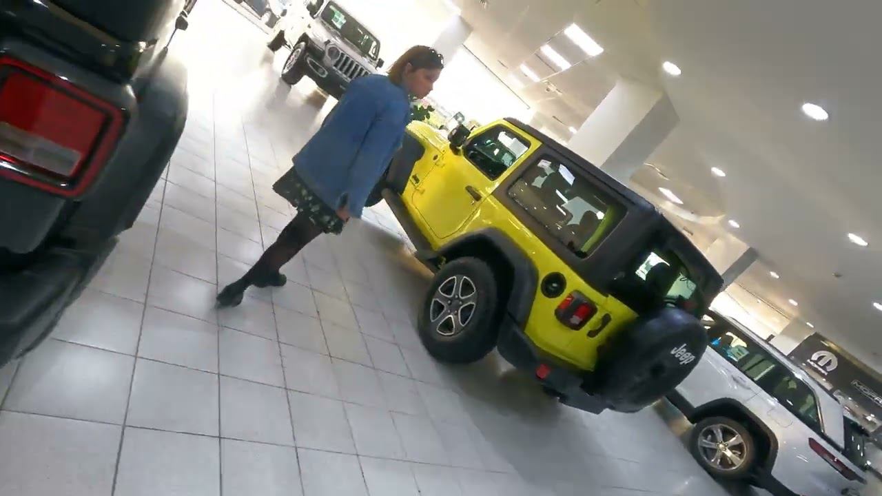 Jeep и Dodge. Прогулки по автосалонам.