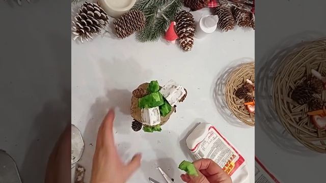 Новогодняя композиция в кофейном стаканчике, с домиками из грецких орехов/поделки/переделки/