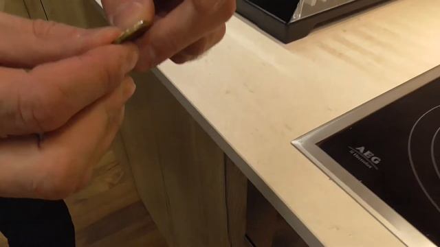 MONTESANO - Тест столешницы DEKTON на устойчивость к царапинам