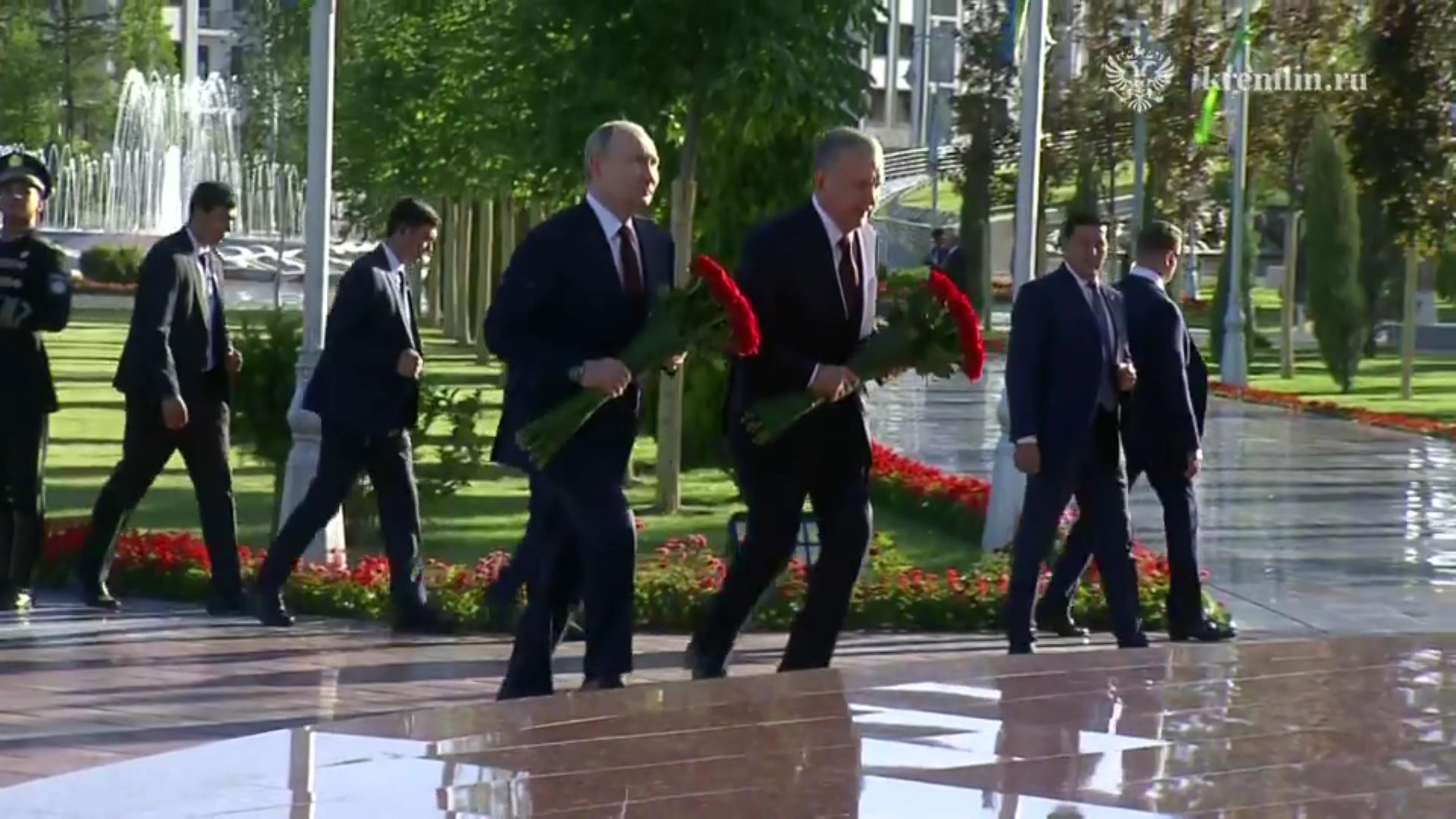Путин и Мирзиёев посетили мемориальный комплекс Парк Победы