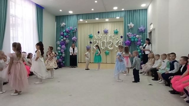 танец с малышами