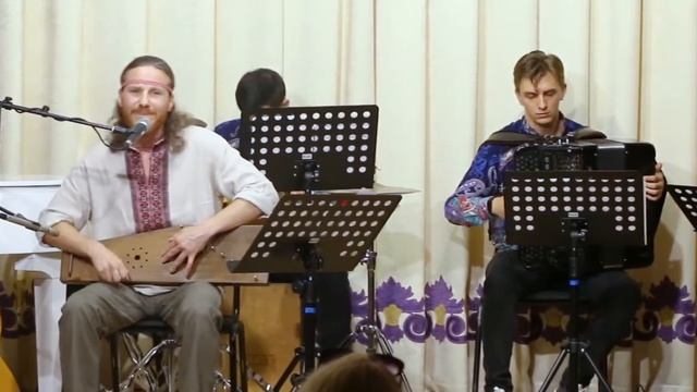 Светодаръ и Русский Акцент с песней "Треба Хорсу"