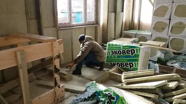 Строительство дома 6х8м. в Челябинске.Утепление первого этажа.