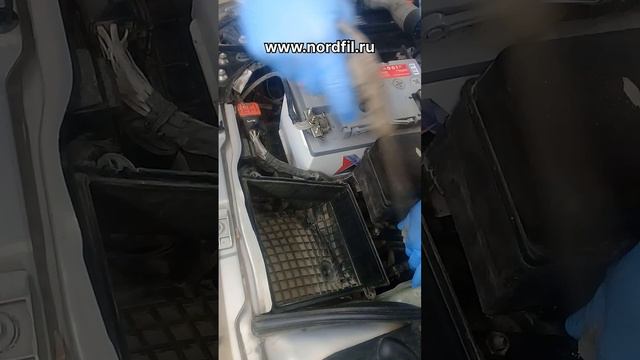 Как заменить воздушный фильтр на Renault Laguna 2 на новый NORDFIL AN1238