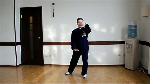Погладить павлина