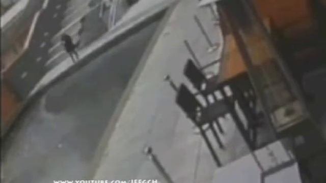 Зачиталась и упала в холодный канал...брр