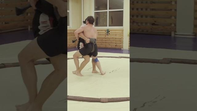 Сумоисты готовятся к борьбе с вольниками и бойцами ММА