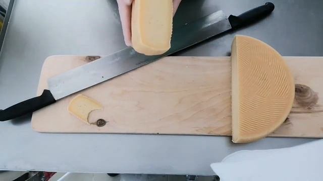 нарезка сыра Качотта
