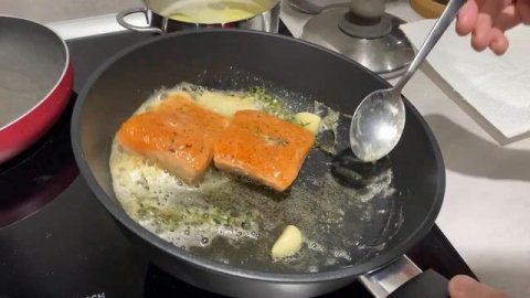 Самый вкусный рецепт хрустящего лосося, который ищут все.