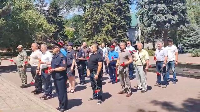 Сотрудники Отдела МВД России по городу Батайску почтили
память павших в Великой Отечественной войне