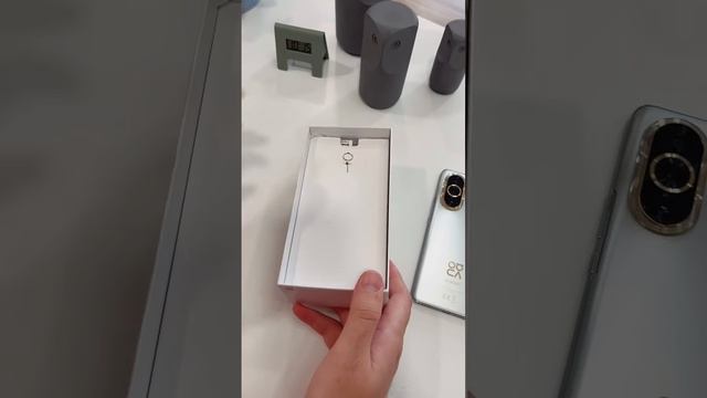 Распаковал смартфон HUAWEI nova 10 Pro