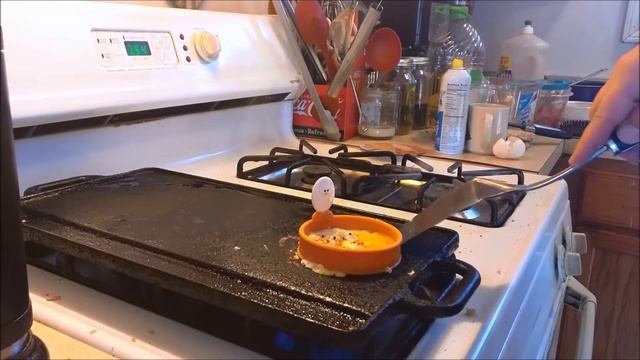 The Eggy product review! Make you own Egg McMuffin! - GIT in'da Kitchen