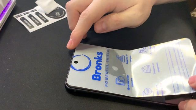 Как я лоханулся когда клеил гидрогелевую плёнку на экран телефона
