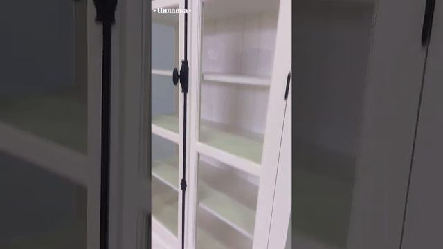 Витрина с двумя стеклянными дверьми "Брюгге"