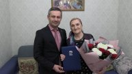 Одну из старейших членов партии Единая Россия поздравил с Днем рождения глава Ботлихского района