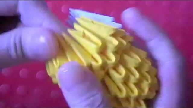 3D origami timelapse: hellokitty  in duck  suit