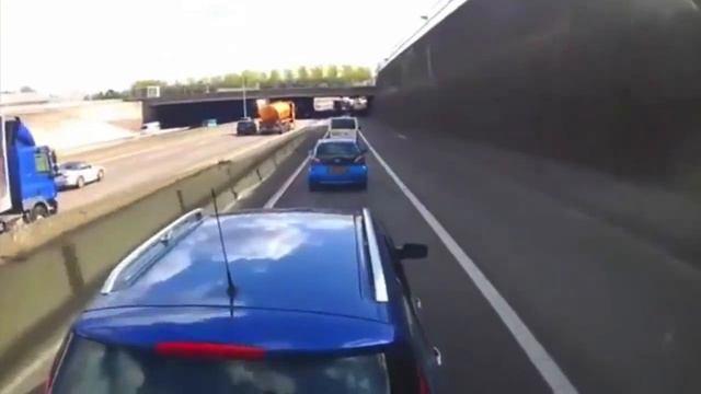Бельгиец подрезал грузовик голландца