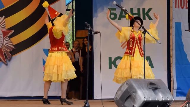 Народные танцы на сцене Новосибирска ч1 #upskirt#русский #танец