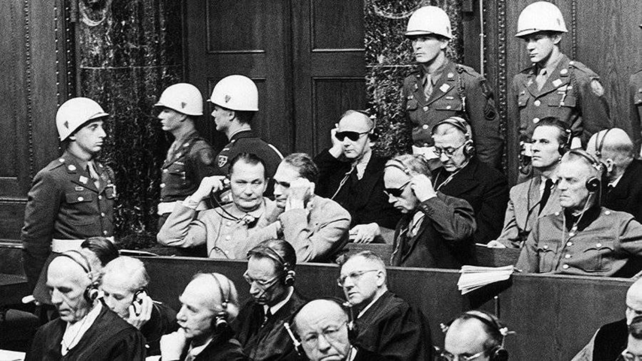 Трибунал в нюрнберге 1945. Нюрнбергский трибунал геринг. Нюрнбергский процесс 1945. Список подсудимых нюрнбергского процесса. Кого судили заочно на нюрнбергском процессе.