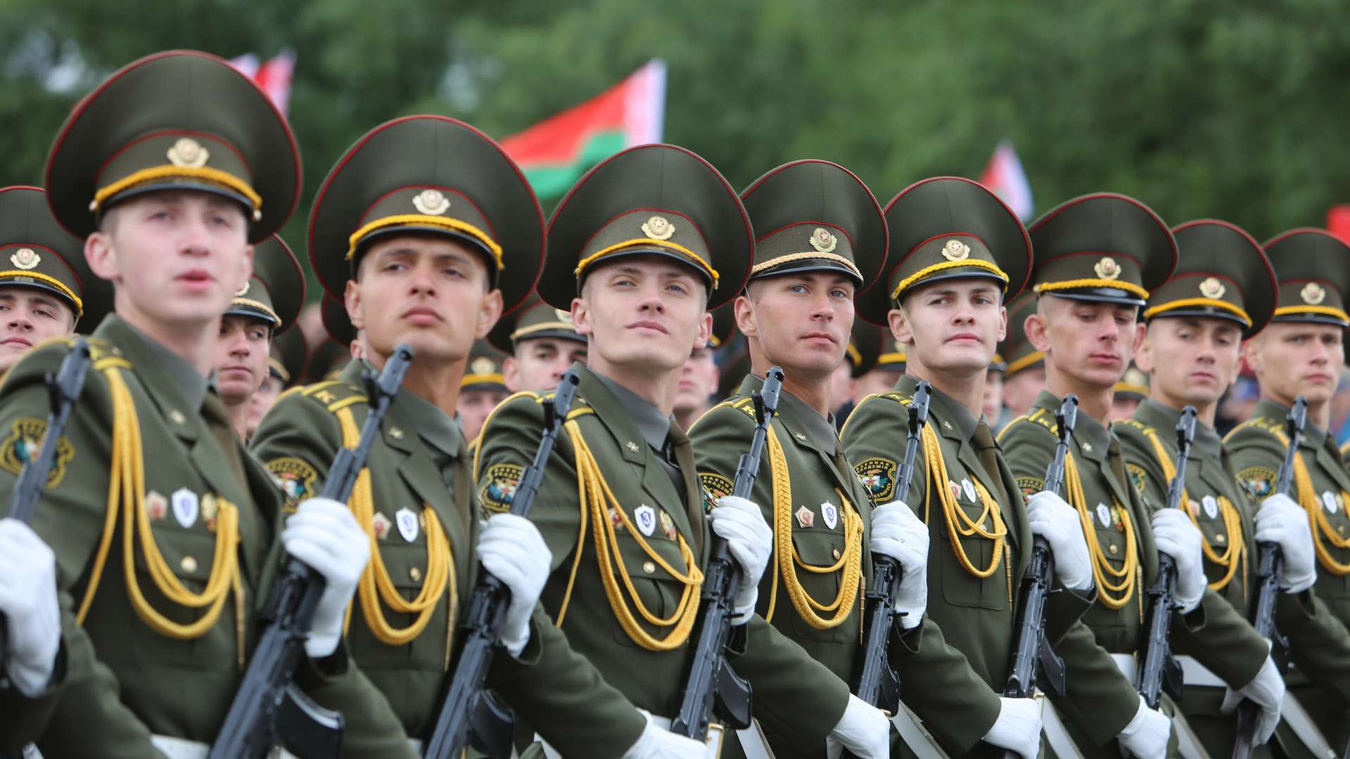 Войска белоруссии. Военный парад. Парад белорусских солдат. Солдаты на параде. Солдаты Республики Беларусь.