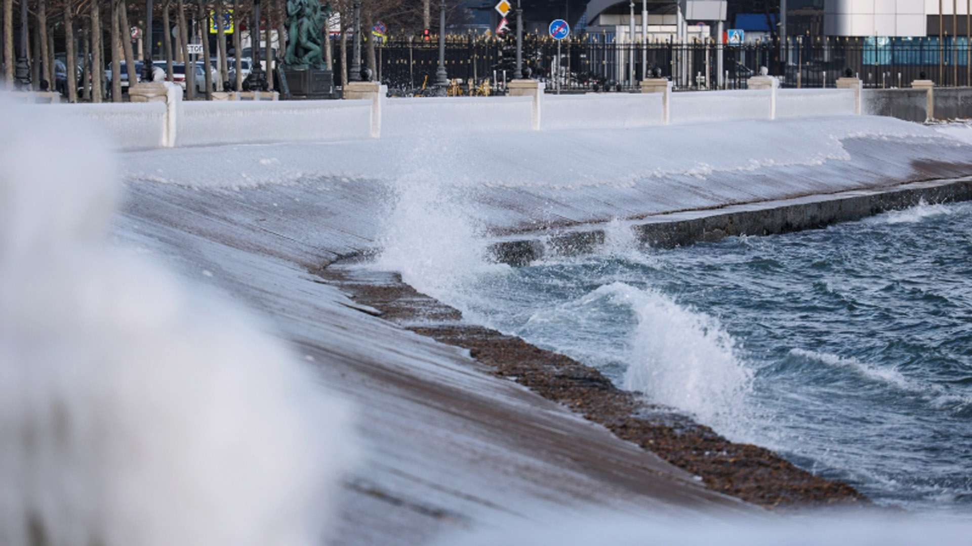Шторм в новороссийске. Шторм в новороссийске 26 ноября. Шторм в новороссийске 26 ноября. Шторм в новороссийске 26 ноября. Борода новороссийск норд-ост.
