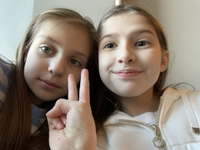 Иконка канала Саша и Полина 👯♀️